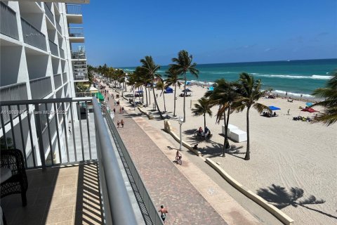 Condo in Hollywood, Florida, 2 bedrooms  № 1727465 - photo 6