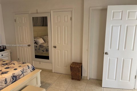 Condo in Hollywood, Florida, 2 bedrooms  № 1727465 - photo 12