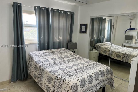 Condo in Hollywood, Florida, 2 bedrooms  № 1727465 - photo 10