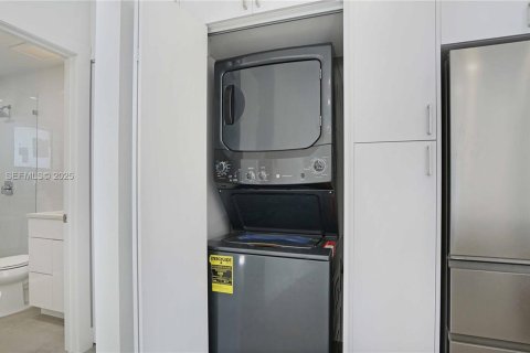 Снять в аренду виллу или дом в Форт-Лодердейл, Флорида 1 спальня, 53.42м2, № 1985696 - фото 12