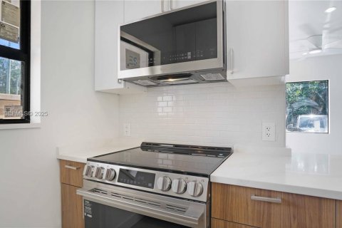 Снять в аренду виллу или дом в Форт-Лодердейл, Флорида 1 спальня, 53.42м2, № 1985696 - фото 27