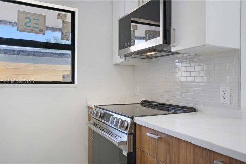 Снять в аренду виллу или дом в Форт-Лодердейл, Флорида 1 спальня, 53.42м2, № 1985696 - фото 9