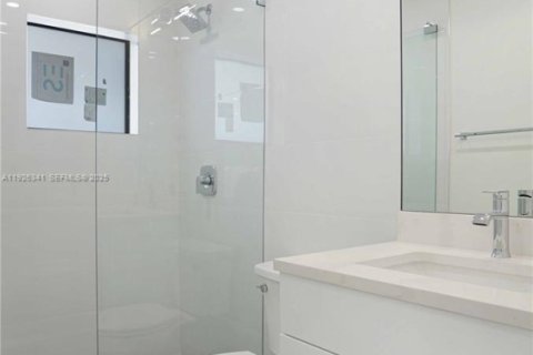 Снять в аренду виллу или дом в Форт-Лодердейл, Флорида 1 спальня, 53.42м2, № 1985696 - фото 22