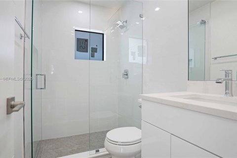 Снять в аренду виллу или дом в Форт-Лодердейл, Флорида 1 спальня, 53.42м2, № 1985696 - фото 26