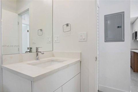 Снять в аренду виллу или дом в Форт-Лодердейл, Флорида 1 спальня, 53.42м2, № 1985696 - фото 21