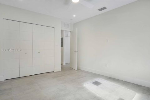 Снять в аренду виллу или дом в Форт-Лодердейл, Флорида 1 спальня, 53.42м2, № 1985696 - фото 17