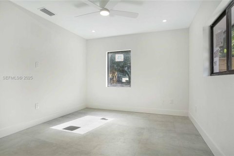 Снять в аренду виллу или дом в Форт-Лодердейл, Флорида 1 спальня, 53.42м2, № 1985696 - фото 13