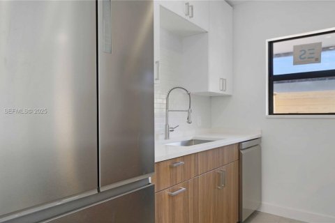 Снять в аренду виллу или дом в Форт-Лодердейл, Флорида 1 спальня, 53.42м2, № 1985696 - фото 11