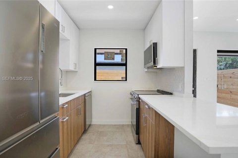 Снять в аренду виллу или дом в Форт-Лодердейл, Флорида 1 спальня, 53.42м2, № 1985696 - фото 28