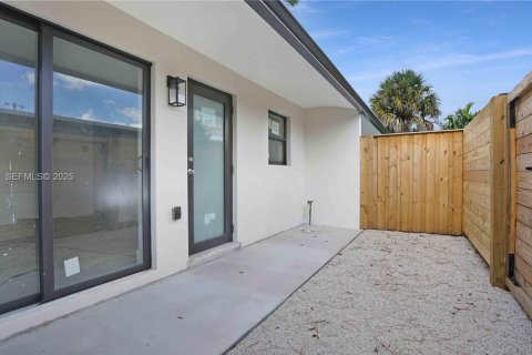 Снять в аренду виллу или дом в Форт-Лодердейл, Флорида 1 спальня, 53.42м2, № 1985696 - фото 10