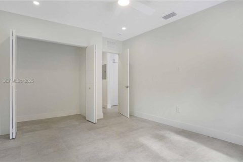 Снять в аренду виллу или дом в Форт-Лодердейл, Флорида 1 спальня, 53.42м2, № 1985696 - фото 18