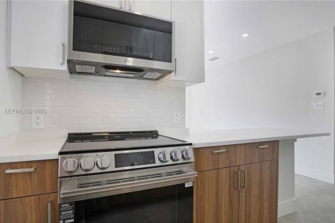 Снять в аренду виллу или дом в Форт-Лодердейл, Флорида 1 спальня, 53.42м2, № 1985696 - фото 23