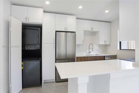 Снять в аренду виллу или дом в Форт-Лодердейл, Флорида 1 спальня, 53.42м2, № 1985696 - фото 30