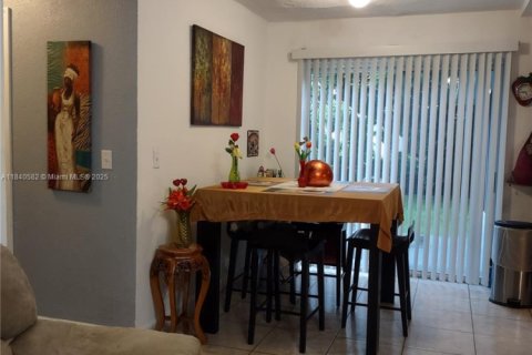 Купить виллу или дом в Холливуд, Флорида 2 спальни, 108.88м2, № 1830785 - фото 6