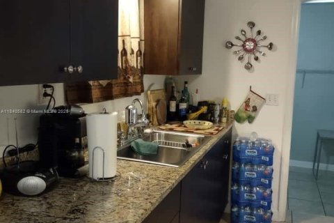 Купить виллу или дом в Холливуд, Флорида 2 спальни, 108.88м2, № 1830785 - фото 8