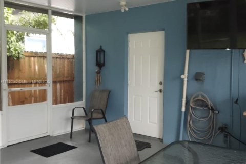 Купить виллу или дом в Холливуд, Флорида 2 спальни, 108.88м2, № 1830785 - фото 13