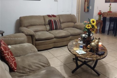 Купить виллу или дом в Холливуд, Флорида 2 спальни, 108.88м2, № 1830785 - фото 9