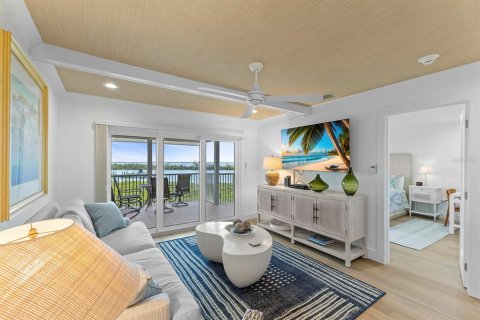 Condo in Boca Grande, Florida, 2 bedrooms  № 2105947 - photo 14