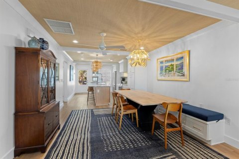 Condo in Boca Grande, Florida, 2 bedrooms  № 2105947 - photo 12
