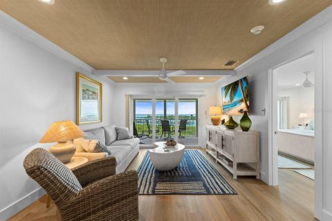 Condo in Boca Grande, Florida, 2 bedrooms  № 2105947 - photo 13