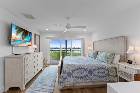 Condo in Boca Grande, Florida, 2 bedrooms  № 2105947 - photo 18