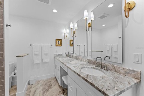 Condo in Boca Grande, Florida, 2 bedrooms  № 2105947 - photo 23