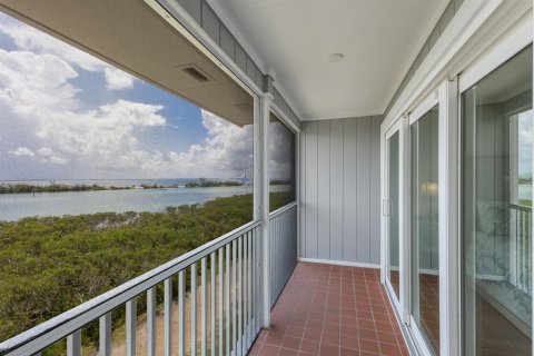 Condo in Boca Grande, Florida, 2 bedrooms  № 2105947 - photo 30