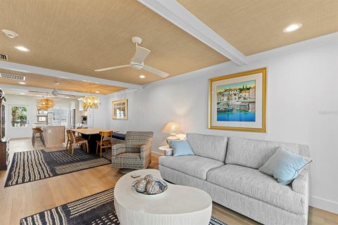 Condo in Boca Grande, Florida, 2 bedrooms  № 2105947 - photo 15