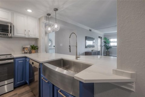 Condo in Tampa, Florida, 2 bedrooms  № 2149040 - photo 11