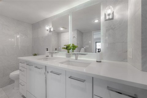 Condo in Tampa, Florida, 2 bedrooms  № 2149040 - photo 27