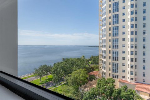 Condo in Tampa, Florida, 2 bedrooms  № 2149040 - photo 20