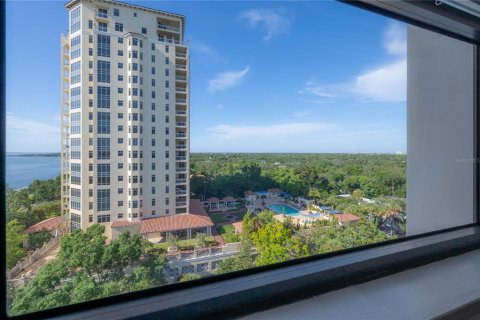 Condo in Tampa, Florida, 2 bedrooms  № 2149040 - photo 21