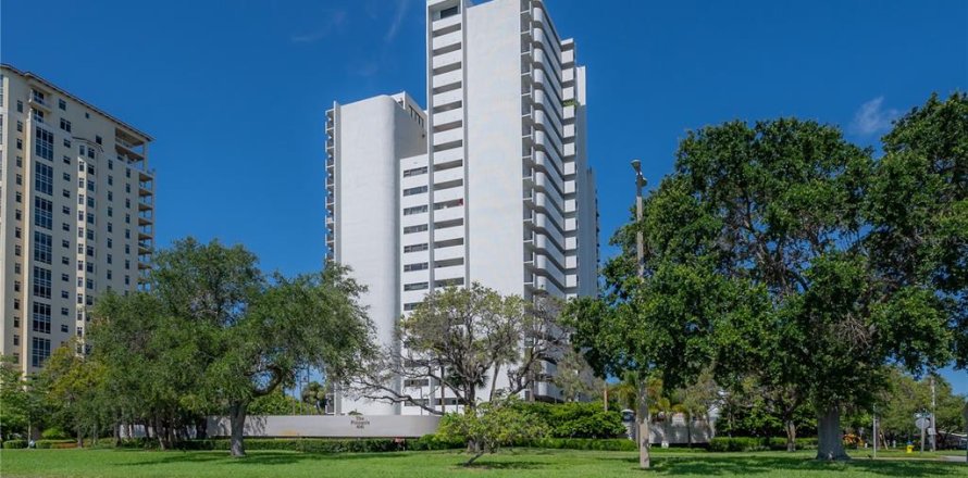 Condo in Tampa, Florida, 2 bedrooms  № 2149040