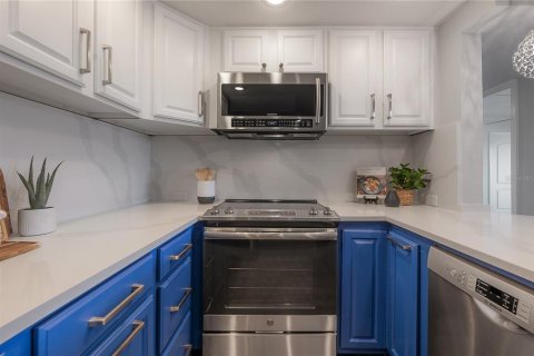 Condo in Tampa, Florida, 2 bedrooms  № 2149040 - photo 6