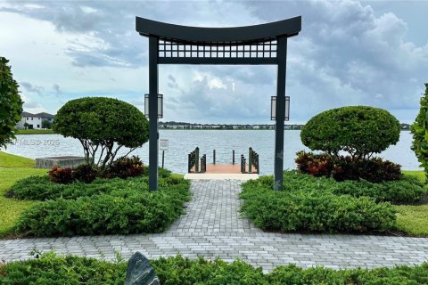 Таунхаус в Майами-Лейкс, Флорида 3 спальни, 147.53м2 № 2045594