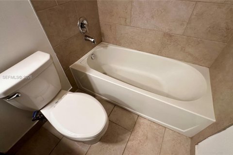 Купить таунхаус в Майами-Лейкс, Флорида 3 спальни, 147.53м2, № 2045594 - фото 24