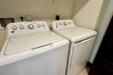 Купить таунхаус в Майами-Лейкс, Флорида 3 спальни, 147.53м2, № 2045594 - фото 27