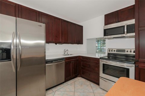 Condominio en venta en Hallandale Beach, Florida, 1 dormitorio, 78.97 m2 № 2035839 - foto 18