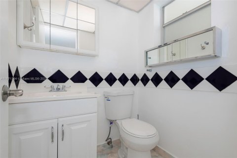 Condominio en venta en Hallandale Beach, Florida, 1 dormitorio, 78.97 m2 № 2035839 - foto 21