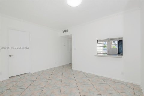 Condominio en venta en Hallandale Beach, Florida, 1 dormitorio, 78.97 m2 № 2035839 - foto 12