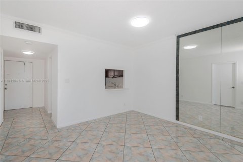 Condominio en venta en Hallandale Beach, Florida, 1 dormitorio, 78.97 m2 № 2035839 - foto 14