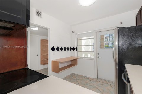 Condominio en venta en Hallandale Beach, Florida, 1 dormitorio, 78.97 m2 № 2035839 - foto 15