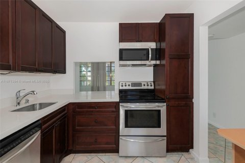Condominio en venta en Hallandale Beach, Florida, 1 dormitorio, 78.97 m2 № 2035839 - foto 19