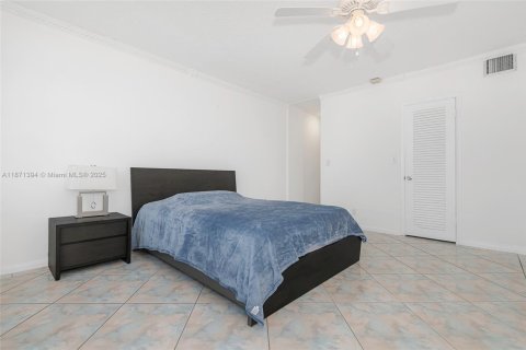 Condominio en venta en Hallandale Beach, Florida, 1 dormitorio, 78.97 m2 № 2035839 - foto 24