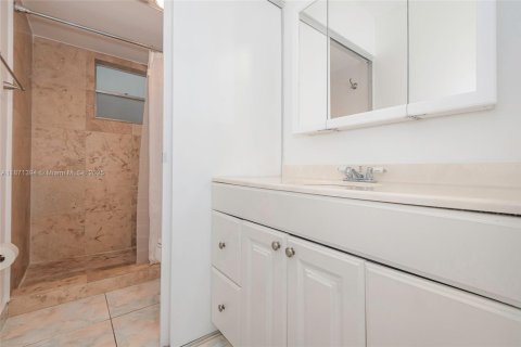 Condominio en venta en Hallandale Beach, Florida, 1 dormitorio, 78.97 m2 № 2035839 - foto 28
