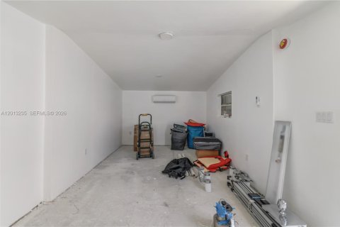 House in Miami, Florida 5 bedrooms, 204.38 sq.m. № 2172354 - photo 30