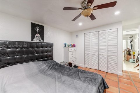 House in Miami, Florida 5 bedrooms, 204.38 sq.m. № 2172354 - photo 25