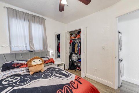 House in Miami, Florida 5 bedrooms, 204.38 sq.m. № 2172354 - photo 16