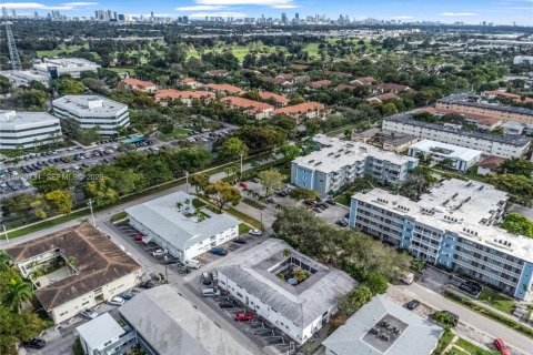 Condominio en venta en Hollywood, Florida, 1 dormitorio, 51.37 m2 № 2008174 - foto 19