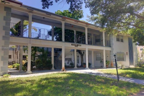 Condominio en venta en Hollywood, Florida, 1 dormitorio, 51.37 m2 № 2008174 - foto 3